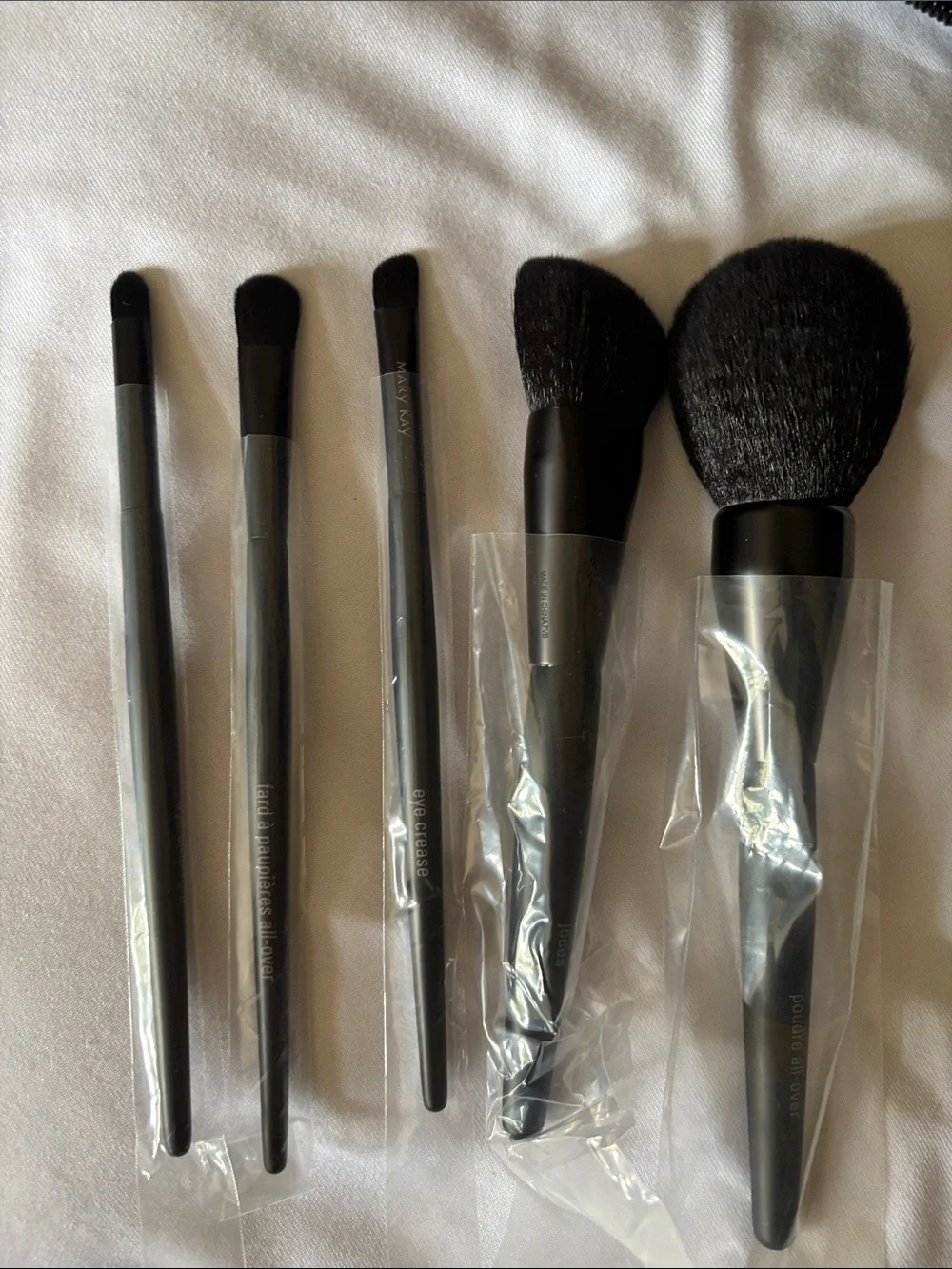 Black Makeup Brush Set with Zip Case